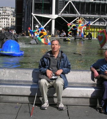 Mike in front of the Fountains clutching his BrailleNote PK